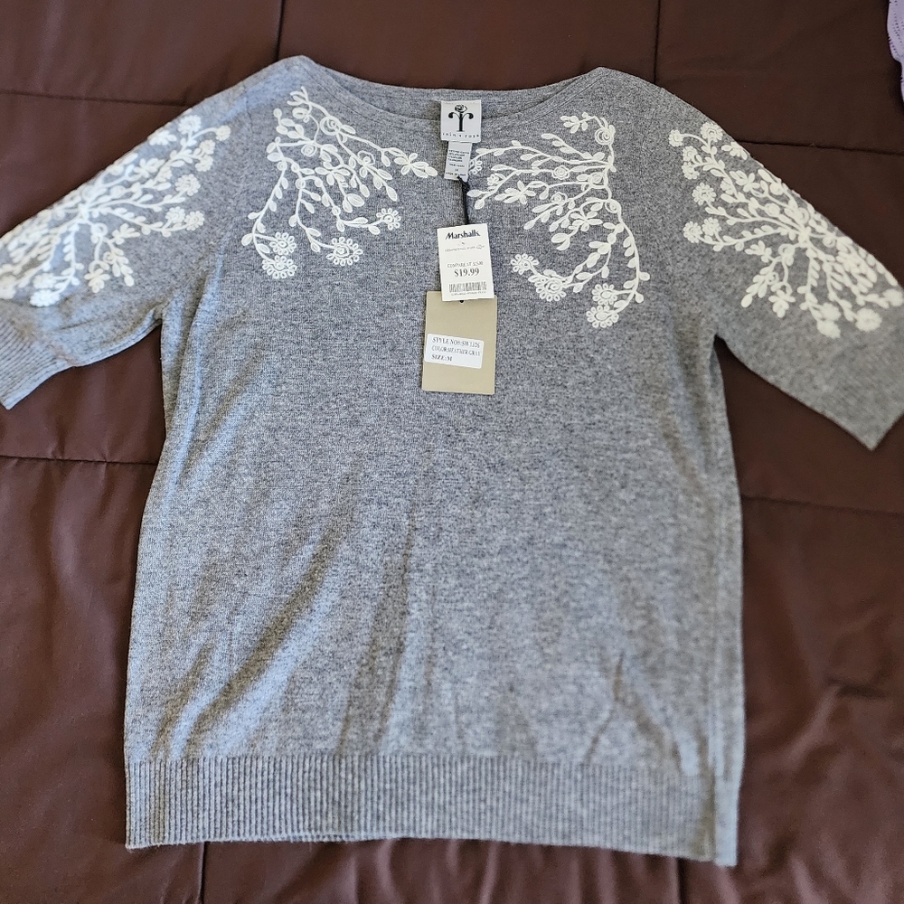 Sz medium sweater